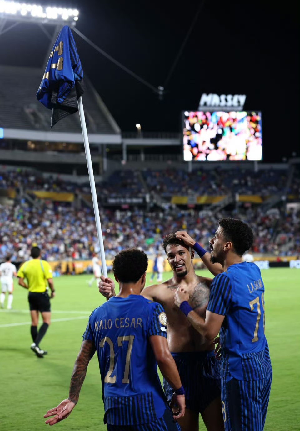 包含赛地聚焦：意甲今晨热度飙升；印第安纳步行者刷新队史纪录；话题不断；轮换策略成焦点的词条